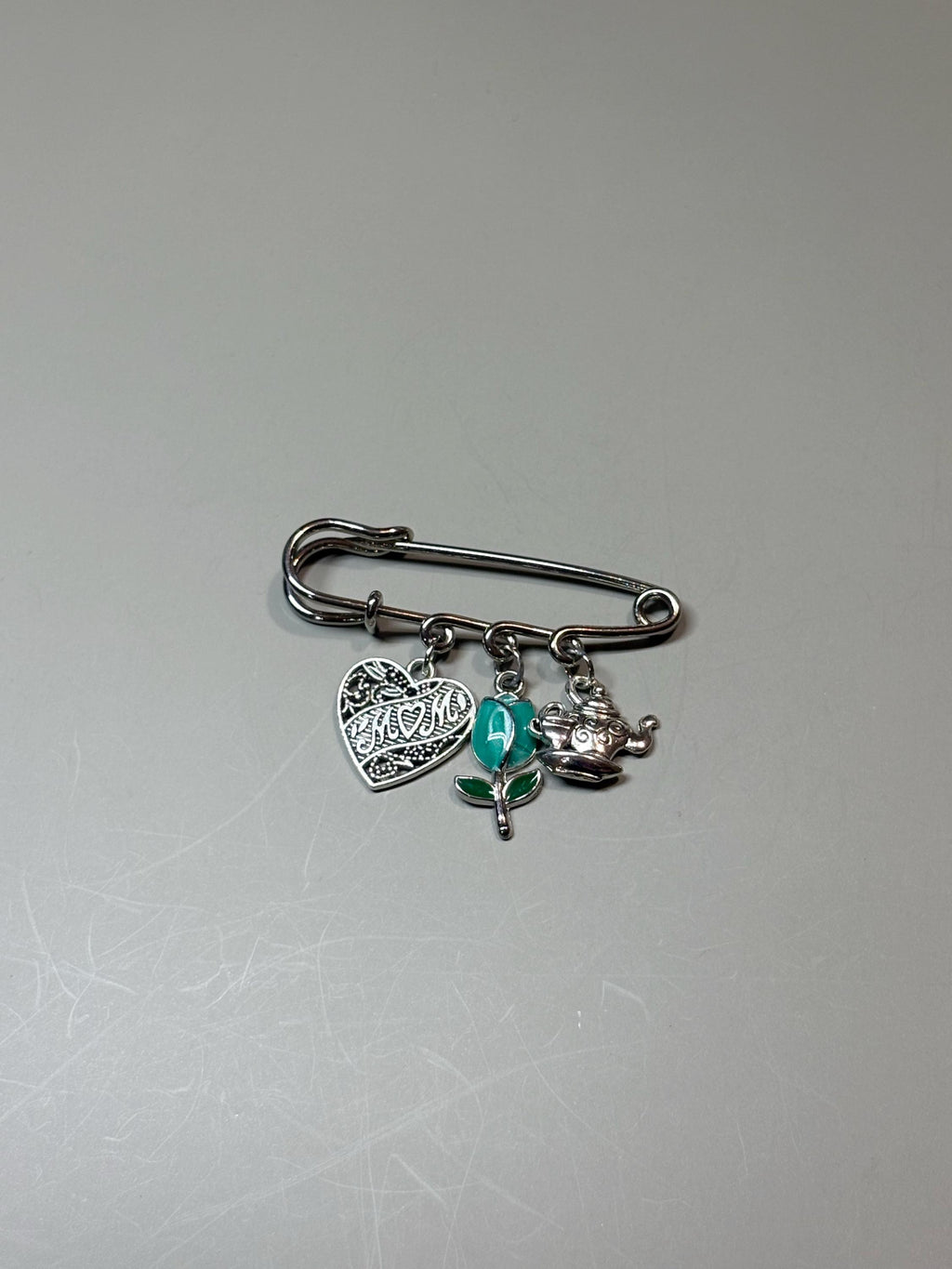 My Mother is Warm | Pin / Brooch