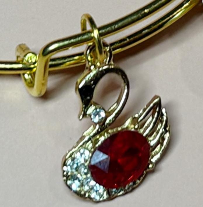 Aphrodite romance gold bangle