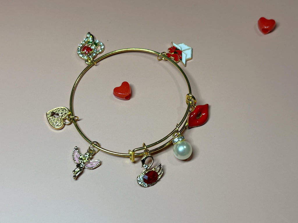 Aphrodite romance gold bangle
