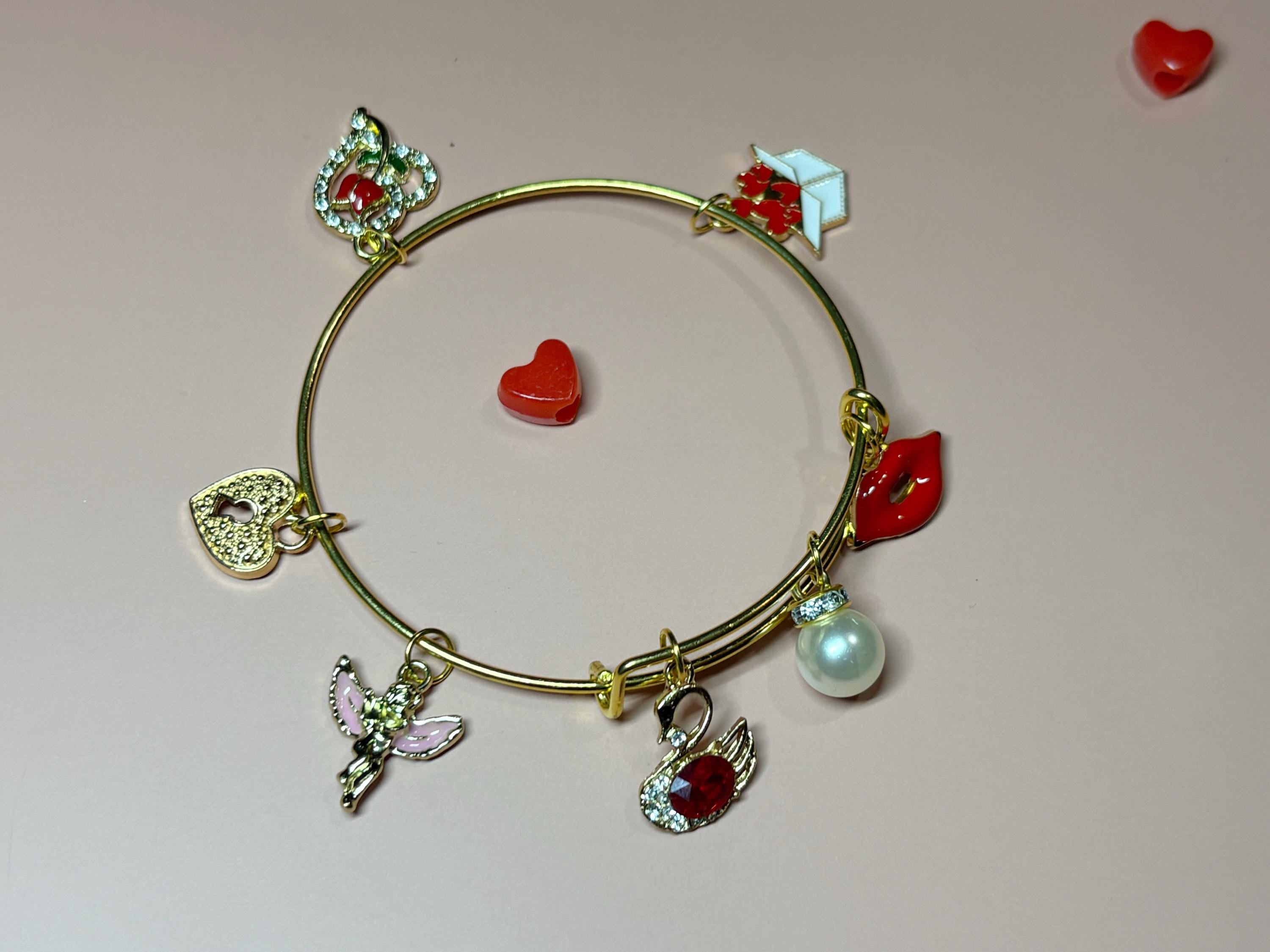 Aphrodite romance gold bangle